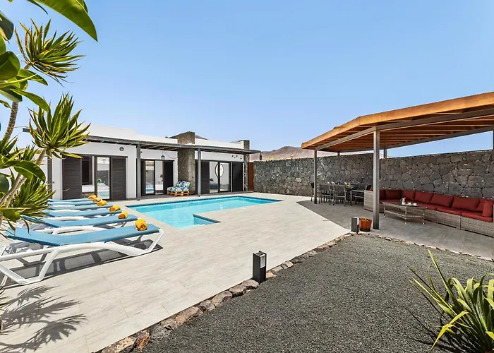 3 Bedroom Villa Pool Short Walk From Papagayo Beach