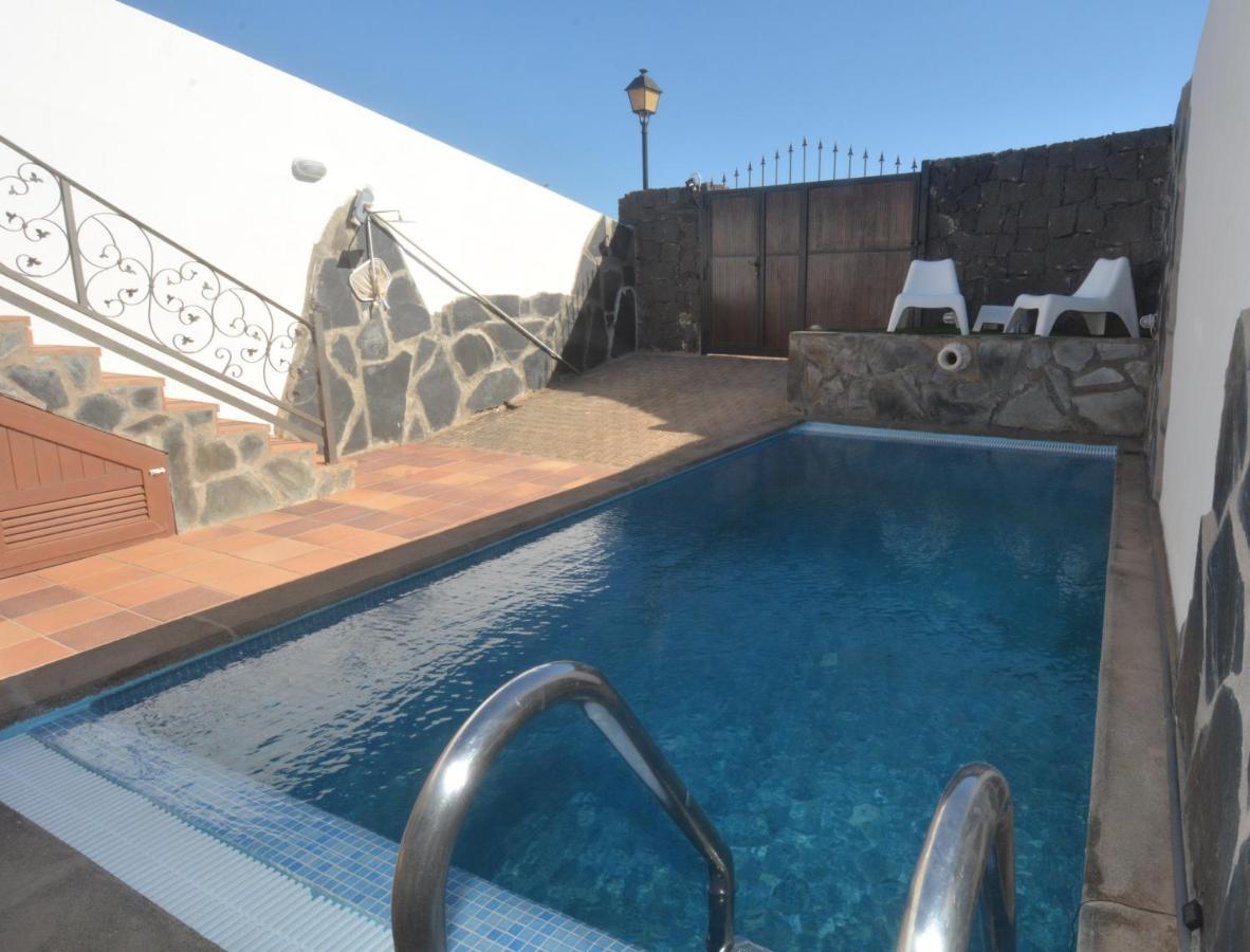 Far-island Playa Blanca (Lanzarote)