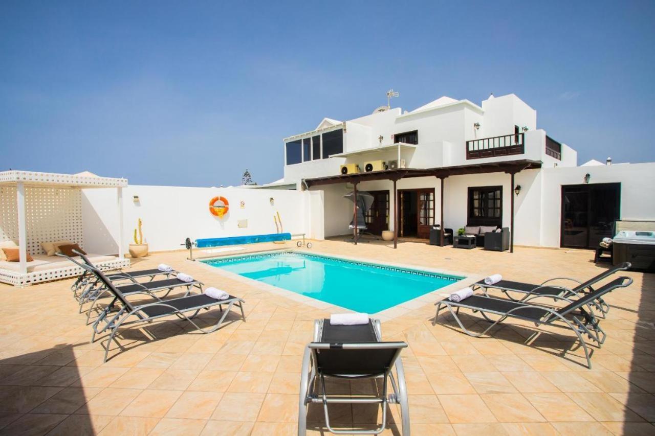 Maday Playa Blanca (Lanzarote)