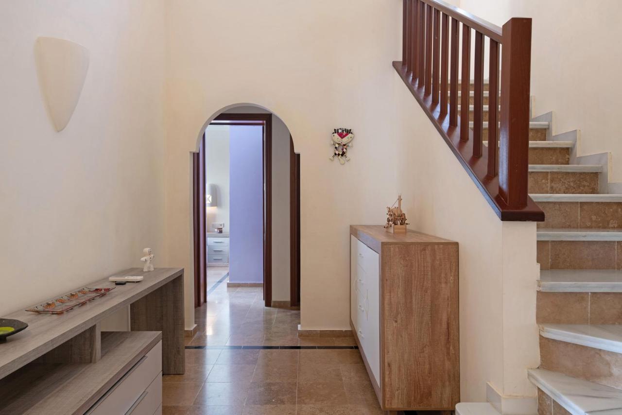 Montana Roja Villa
