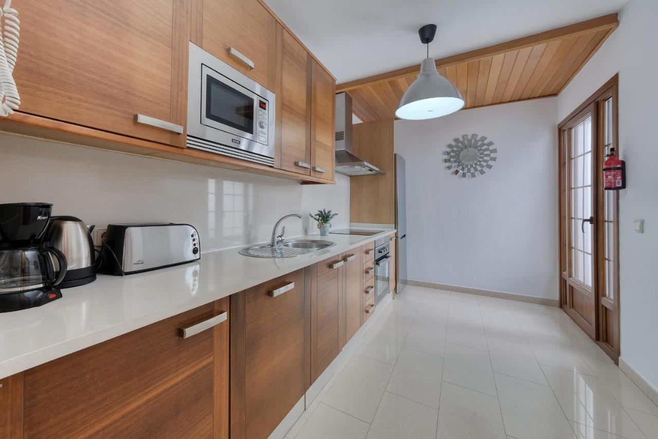 Villa Villa Flavia - Private Pool, Jacuzzi, Bbq And Game Room By Lanzarote Vacation Homes *