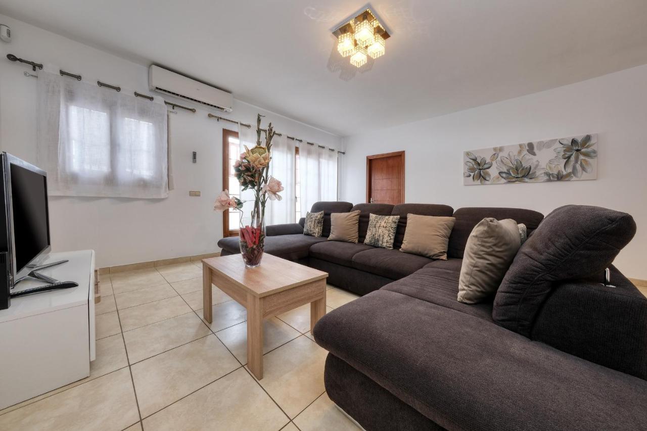 Villa Flavia - Private Pool, Jacuzzi, Bbq And Game Room By Lanzarote Vacation Homes Villa *