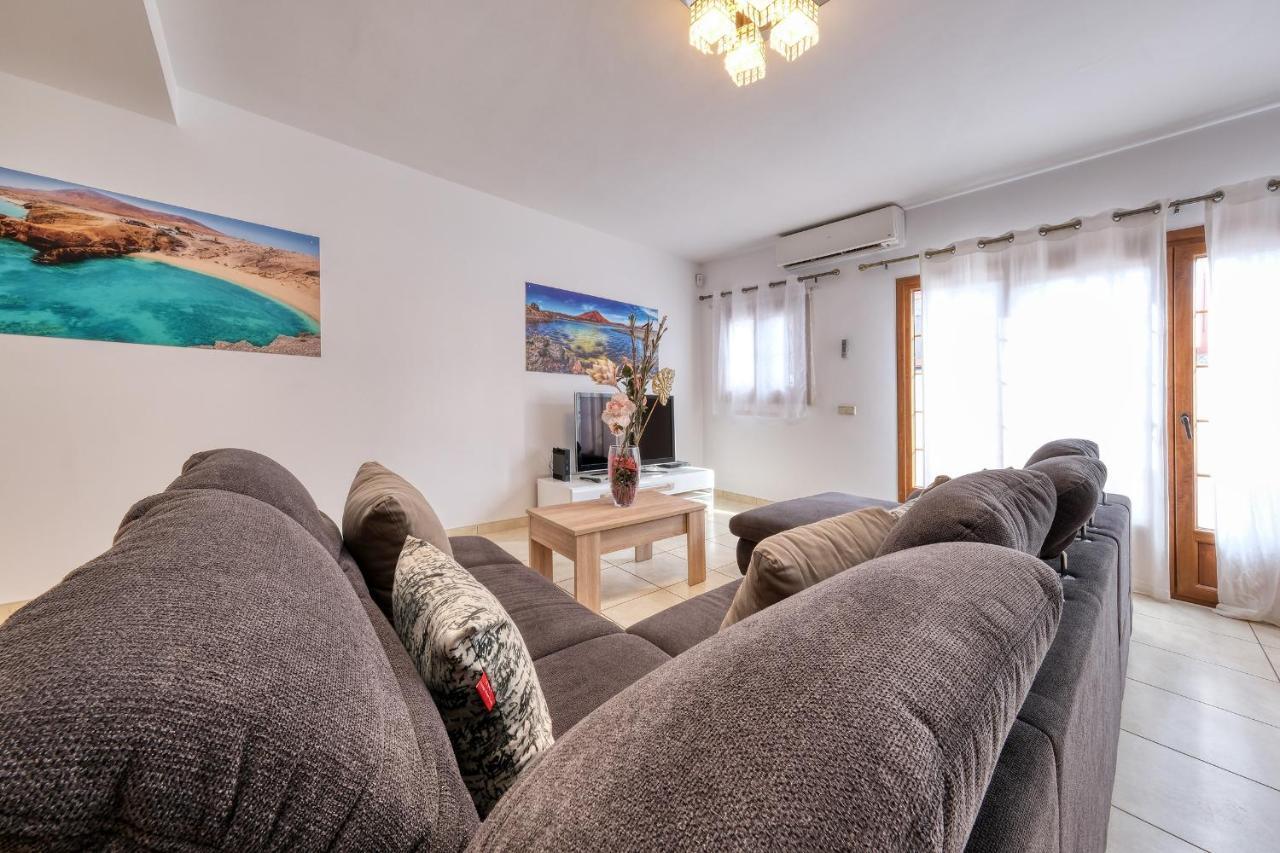 Villa Flavia - Private Pool, Jacuzzi, Bbq And Game Room By Lanzarote Vacation Homes *