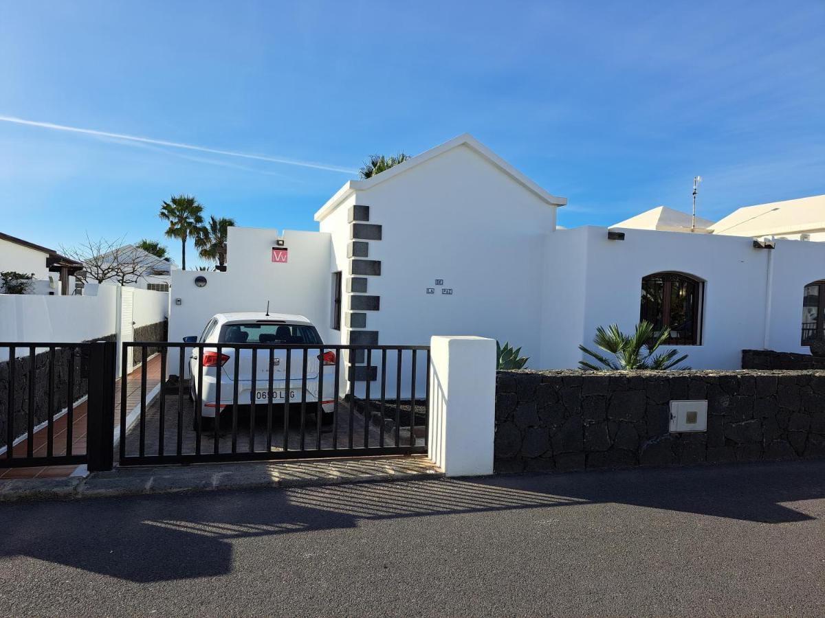 De La Paz Playa Blanca (Lanzarote)
