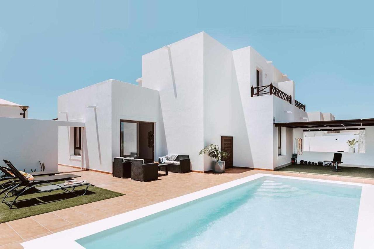 Lyra, Piscina Climatizada Playa Blanca (Lanzarote)