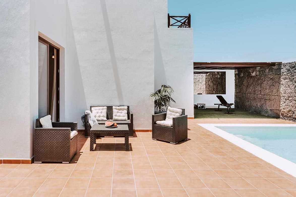 Lyra, Piscina Climatizada