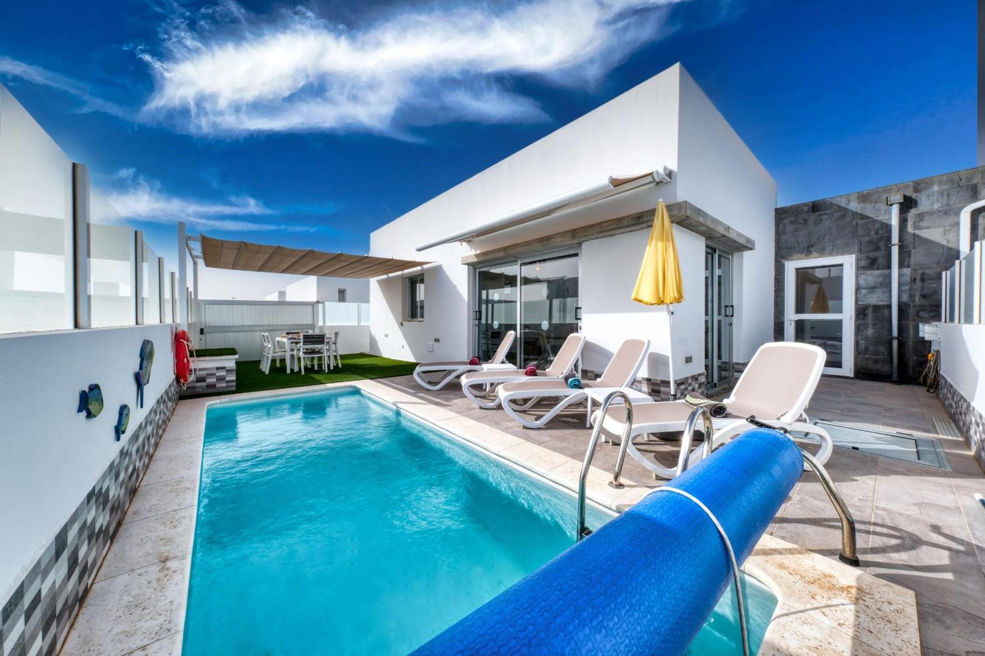 Cassia - Private Pool, Foosball, Bbq, Air-con And Sat Tv Holiday home