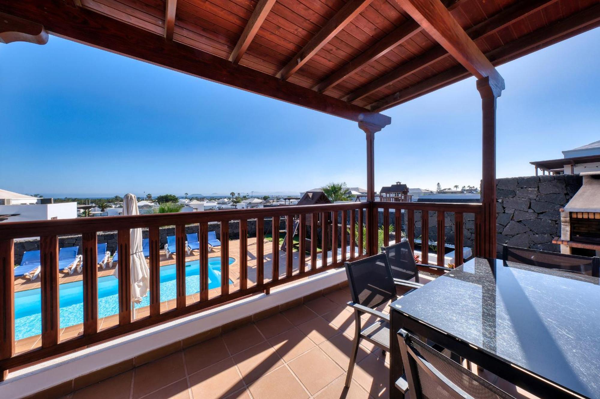 Villa Flavia - Private Pool, Jacuzzi, Bbq And Game Room By Lanzarote Vacation Homes *