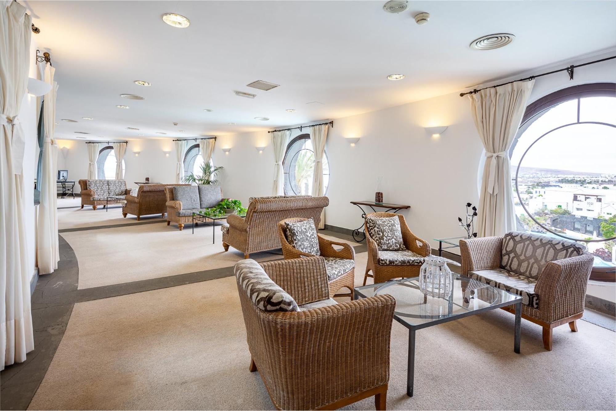Resort Livvo Volcan Lanzarote 5*