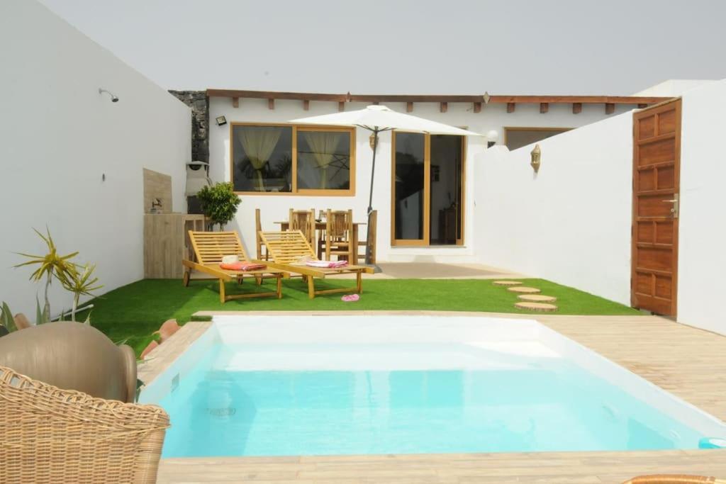 La Isla By Rentaholidayslanzarote Pousada *