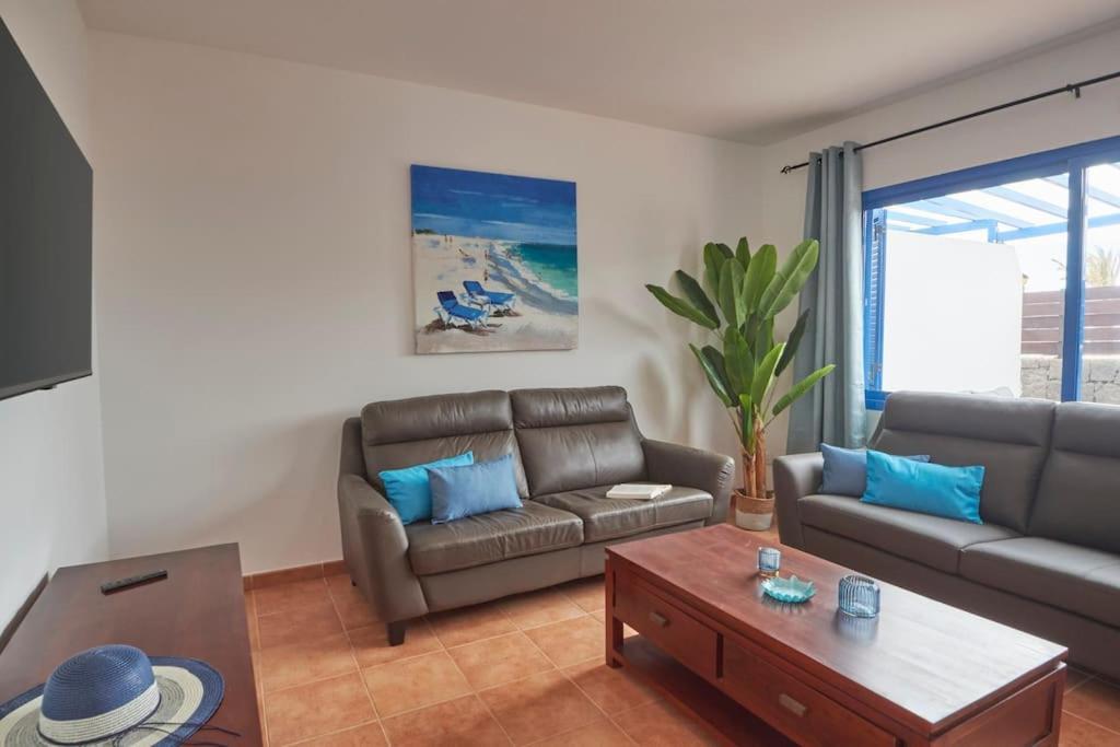 Maria Del Mar 2 Minutes To Supermarkets, 10 Minutes To Marina Rubicon, Pool, High Speed Wifi Holiday home Playa Blanca (Lanzarote)