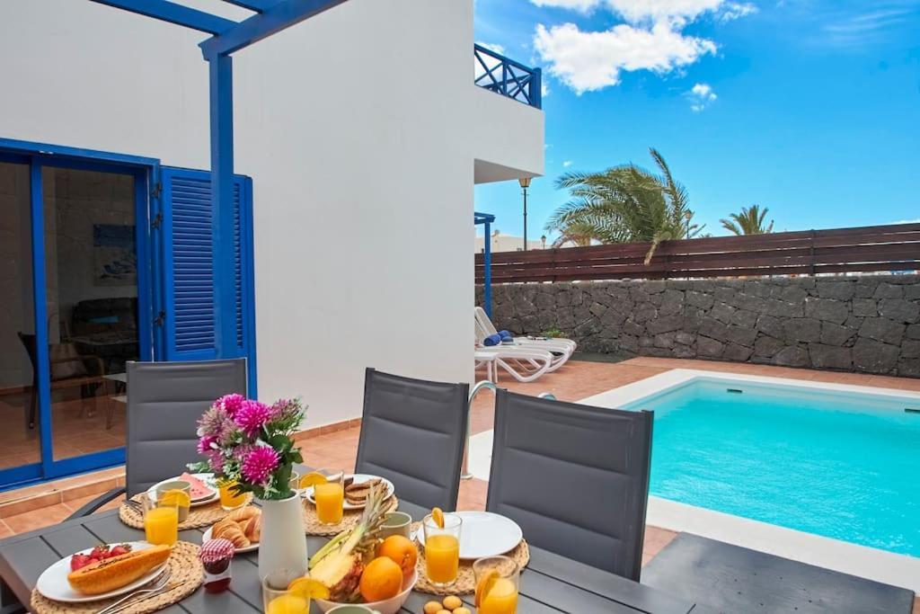 Maria Del Mar 2 Minutes To Supermarkets, 10 Minutes To Marina Rubicon, Pool, High Speed Wifi Holiday home
