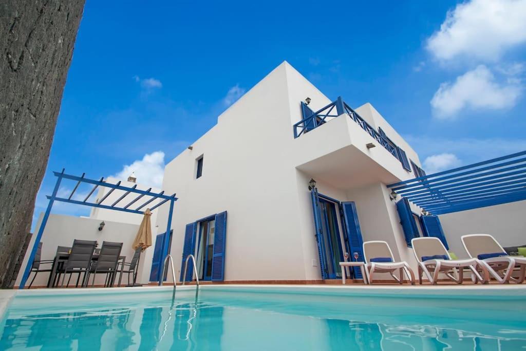 Maria Del Mar 2 Minutes To Supermarkets, 10 Minutes To Marina Rubicon, Pool, High Speed Wifi Holiday home Playa Blanca (Lanzarote)