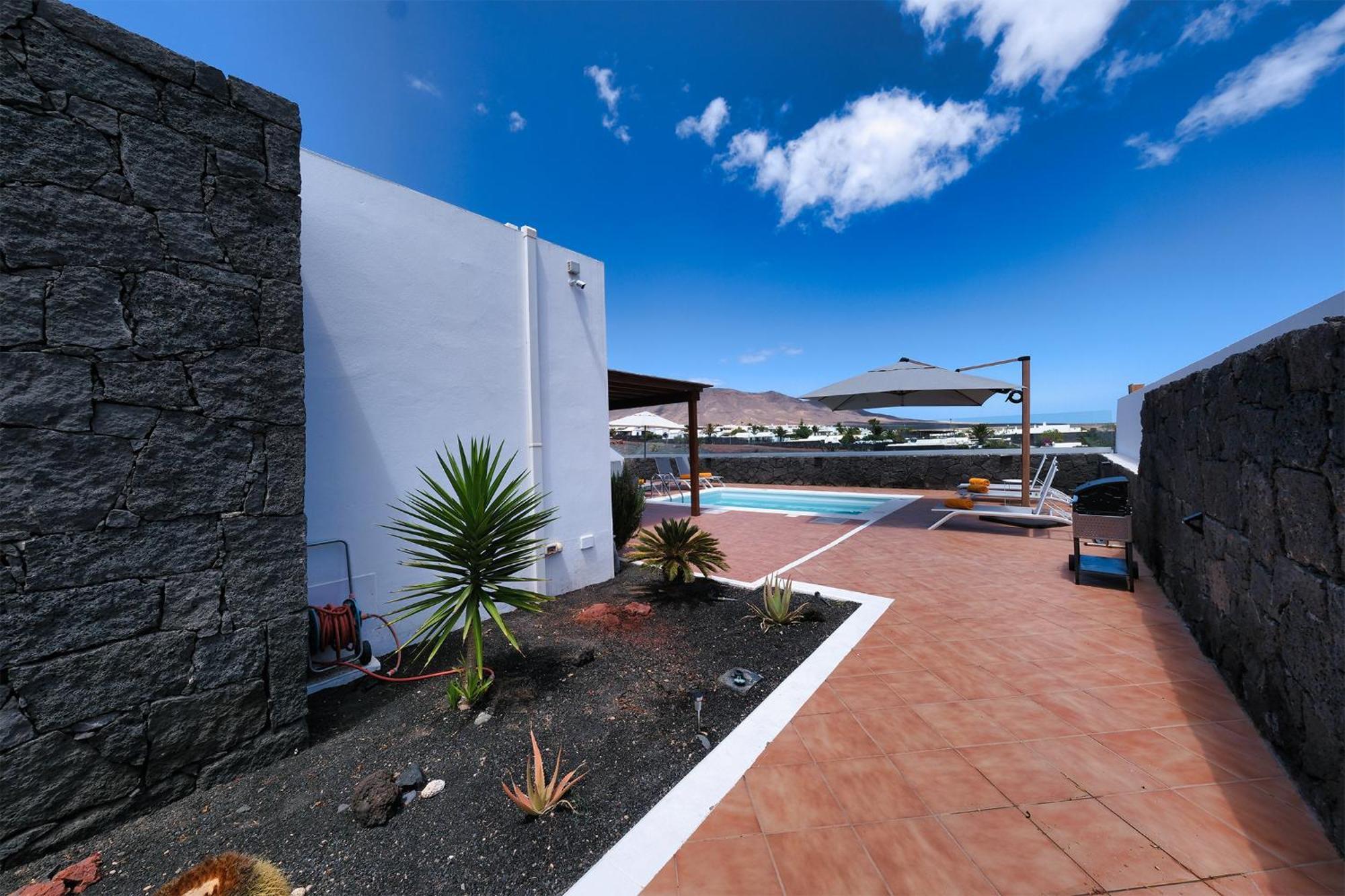 Lanzarote Paradise-private Pool Holiday home *