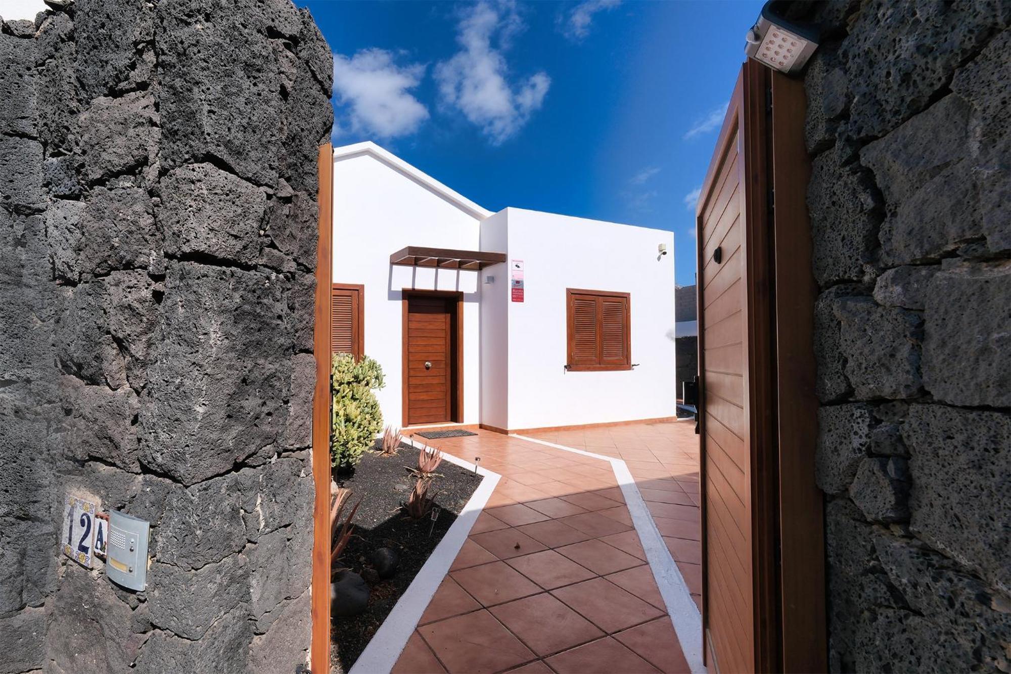 Lanzarote Paradise-private Pool Holiday home