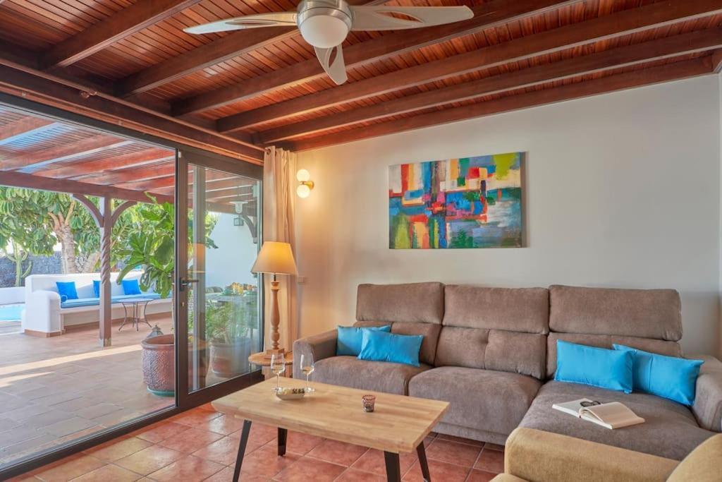 Villa Casa Petra Peaceful & Private, Sea Views, Pool & Bbq