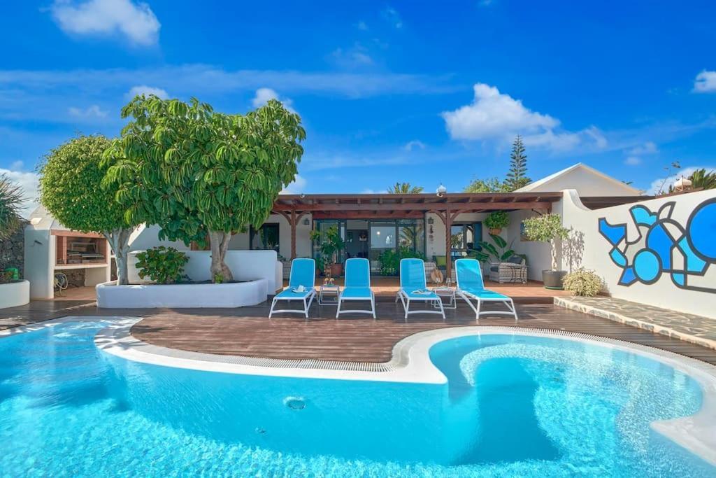 Casa Petra Peaceful & Private, Sea Views, Pool & Bbq Villa *