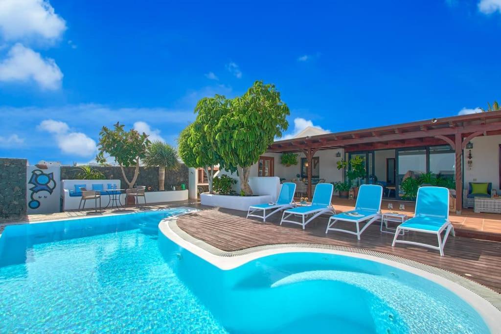 Casa Petra Peaceful & Private, Sea Views, Pool & Bbq Villa *