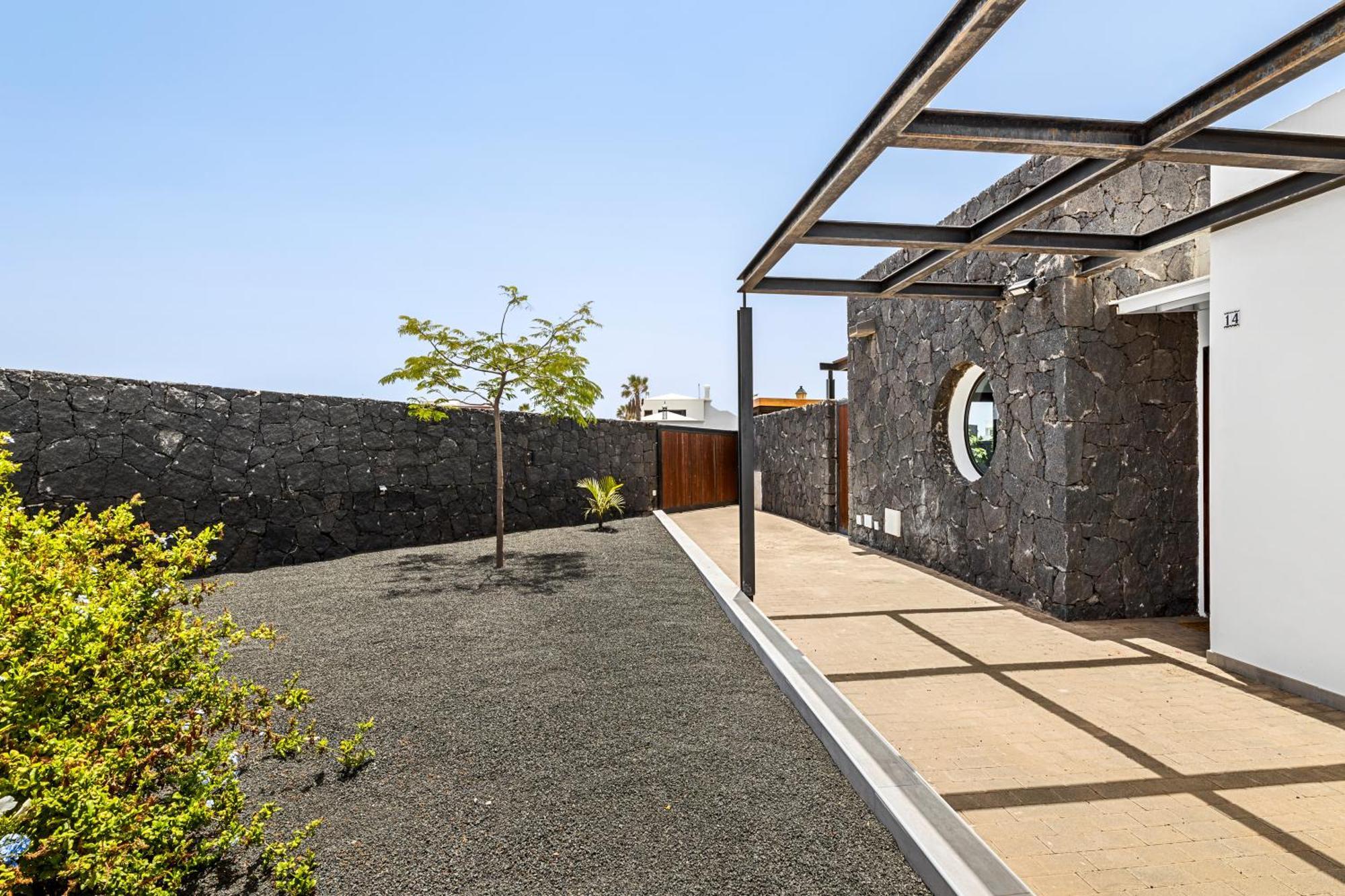 3 Bedroom Pool Short Walk From Papagayo