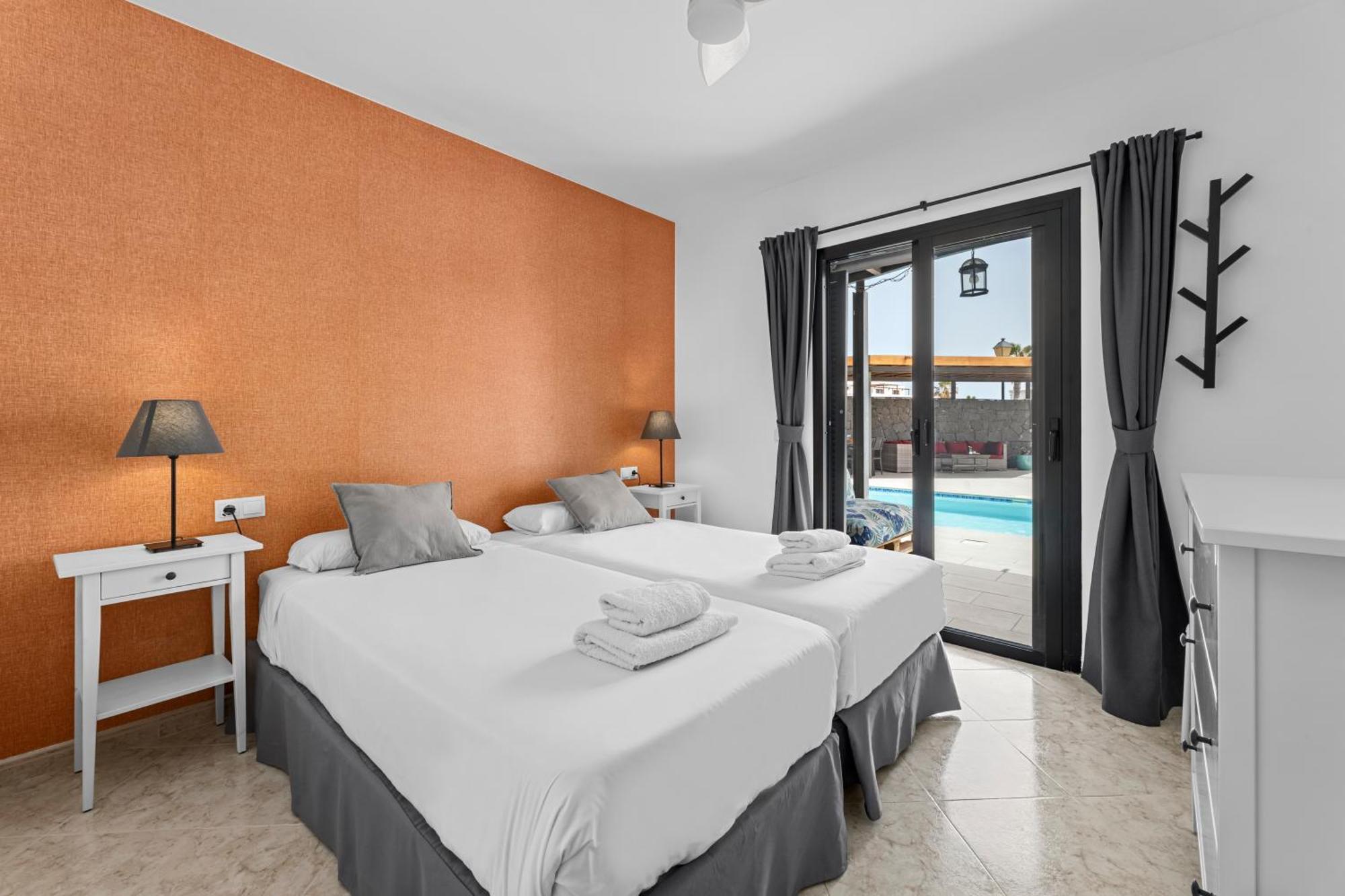 3 Bedroom Pool Short Walk From Papagayo Villa