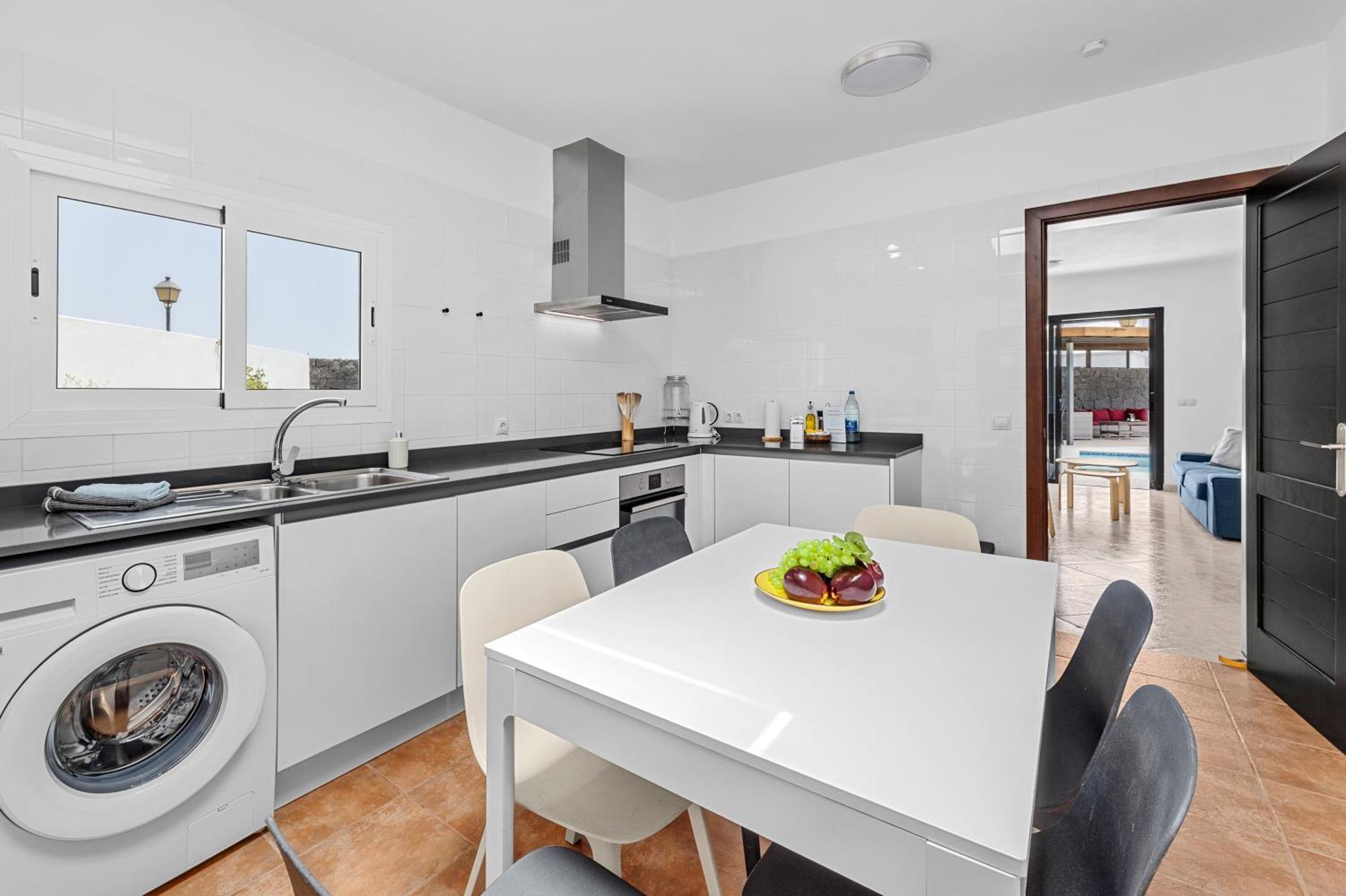 3 Bedroom Pool Short Walk From Papagayo * Playa Blanca (Lanzarote)
