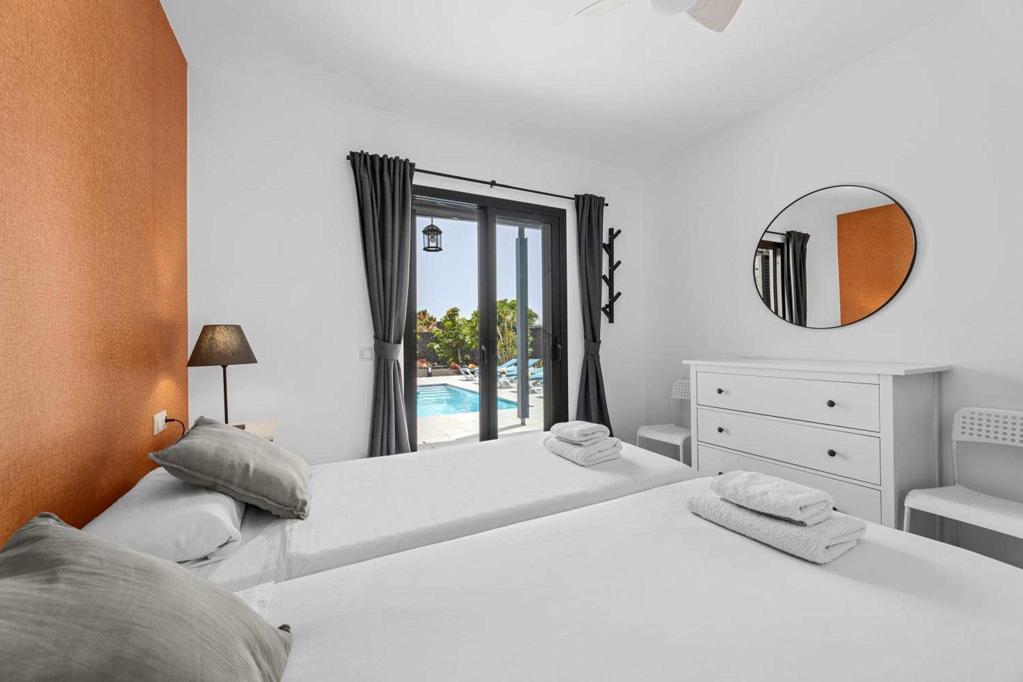 Villa 3 Bedroom Pool Short Walk From Papagayo *