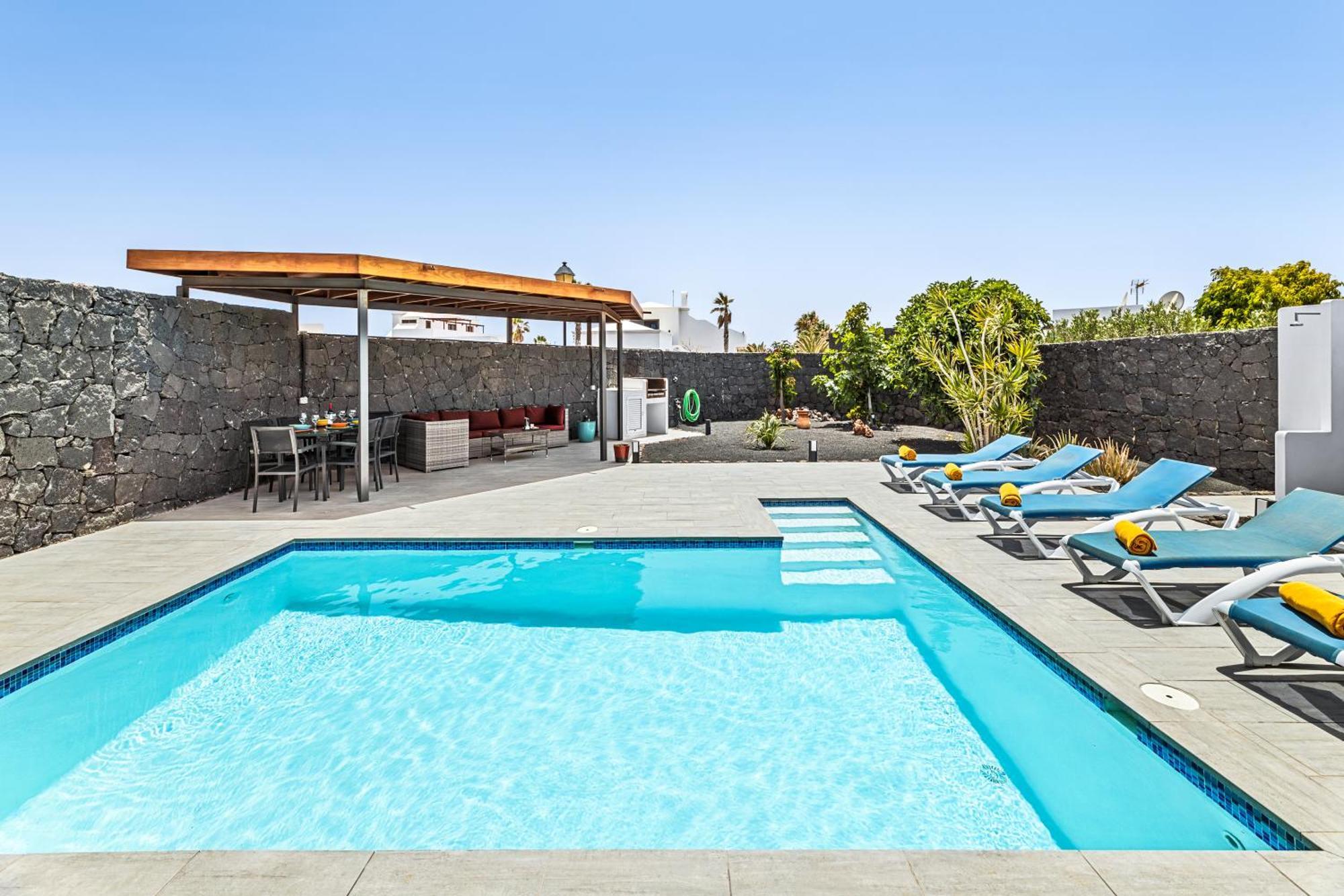 3 Bedroom Pool Short Walk From Papagayo * Playa Blanca (Lanzarote)