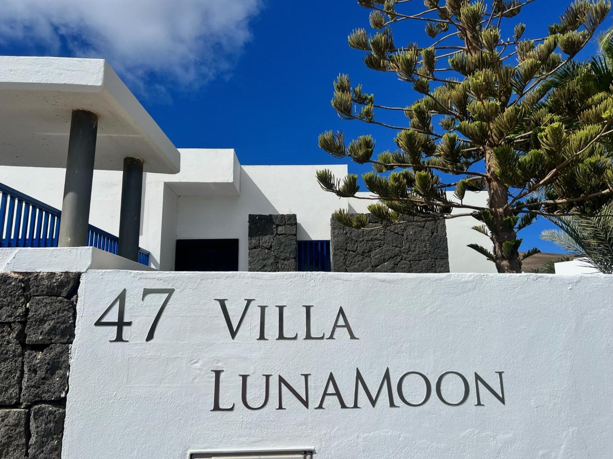 Lunamoon *