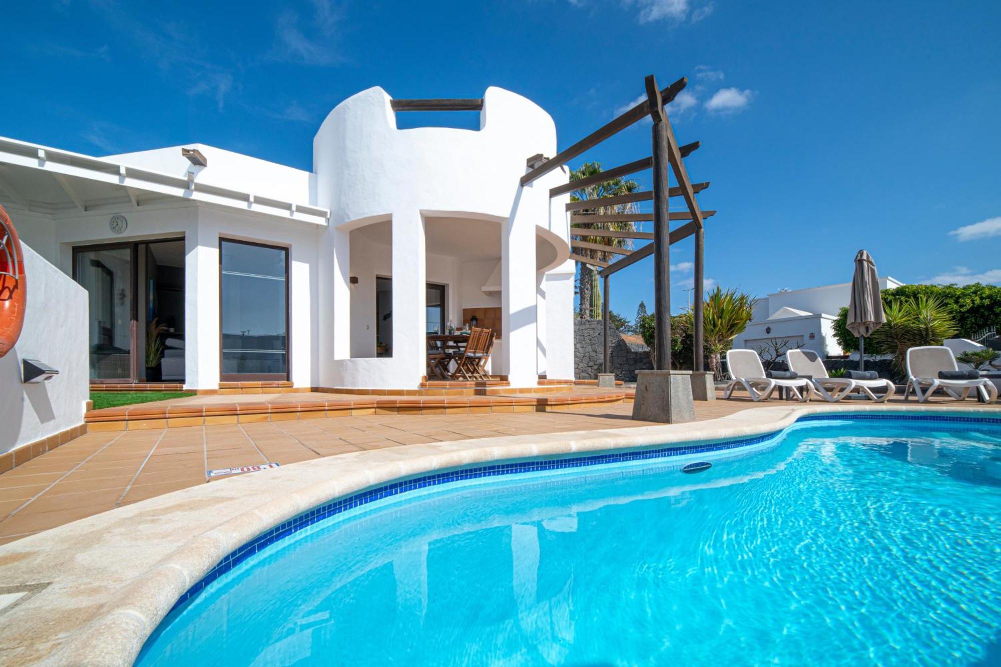 Villa Alysia - *