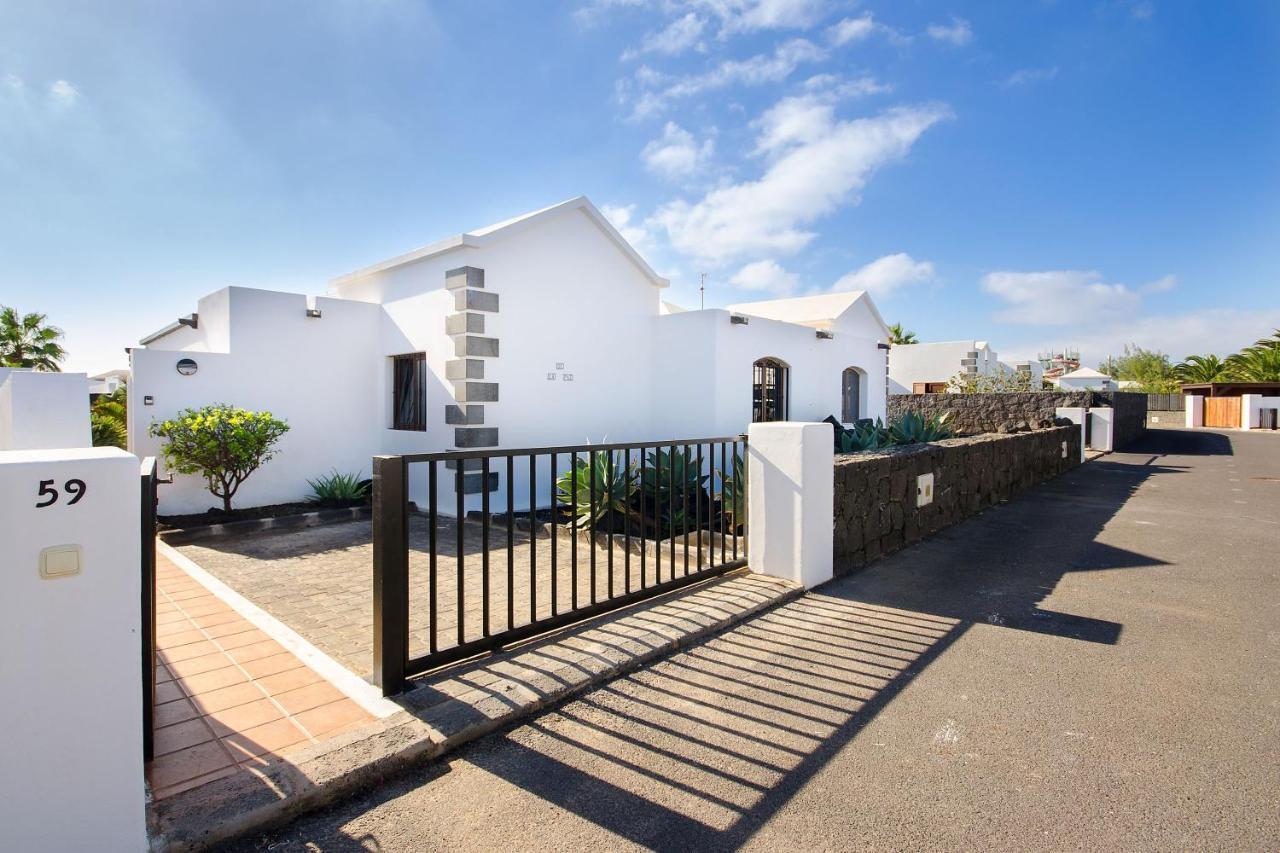 De La Paz Playa Blanca (Lanzarote)